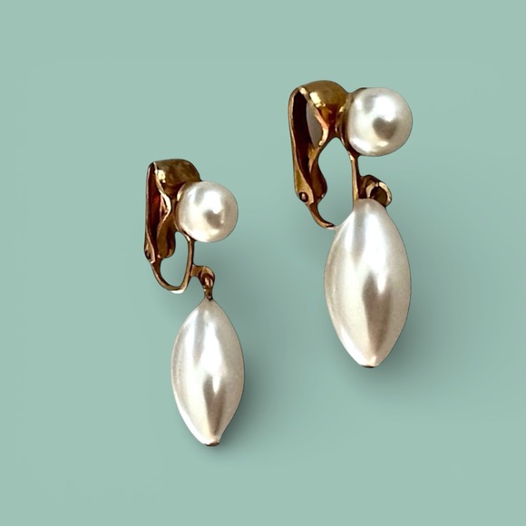 VINTAGE 1950s Faux Pearl Clip Earrings JUDY LEE label from a private collection